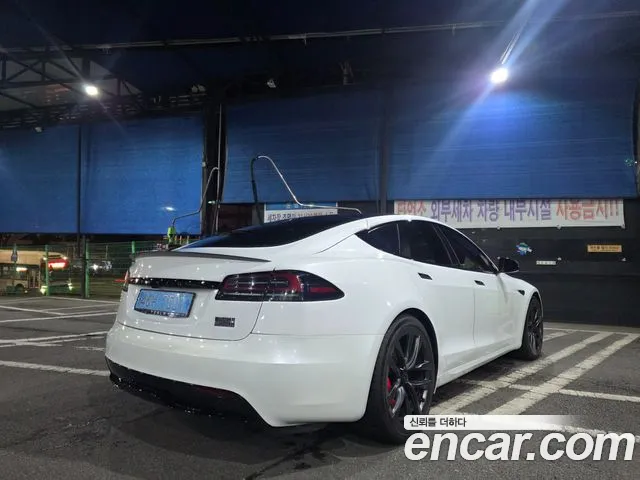Tesla Model S — Фото автомобиля 6