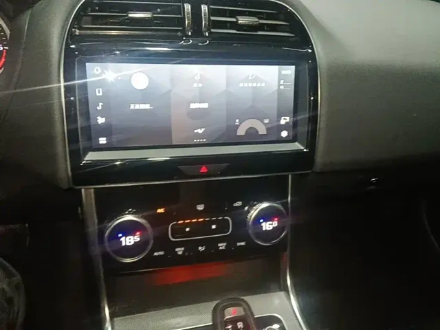Jaguar XEL — Фото автомобиля 12