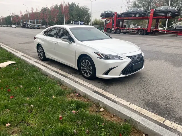 Lexus ES — Фото автомобиля 3
