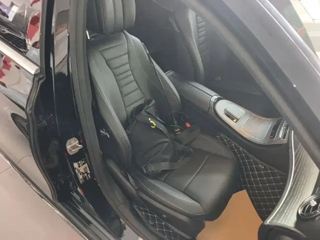 Mercedes-Benz E-Class — Фото автомобиля 24