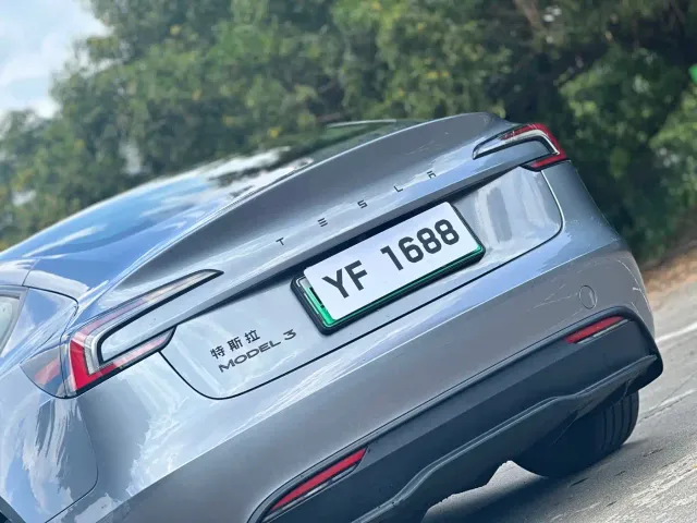 Tesla Model 3 — Фото автомобиля 8