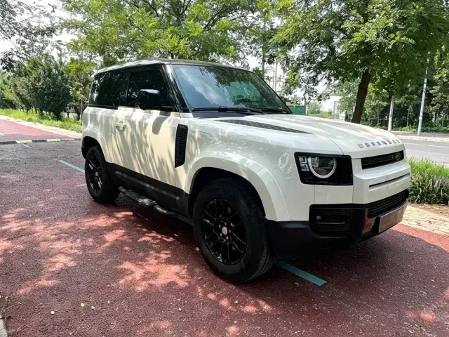 Land Rover Defender — Фото автомобиля 4