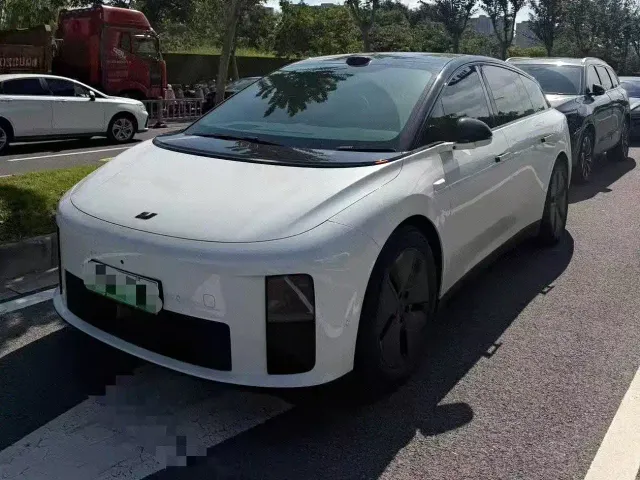 Фотография автомобиля — Li Auto i6