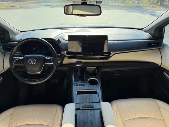 Toyota Sienna — Фото автомобиля 6