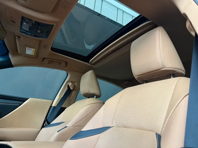 Lexus ES — Фото автомобиля 12