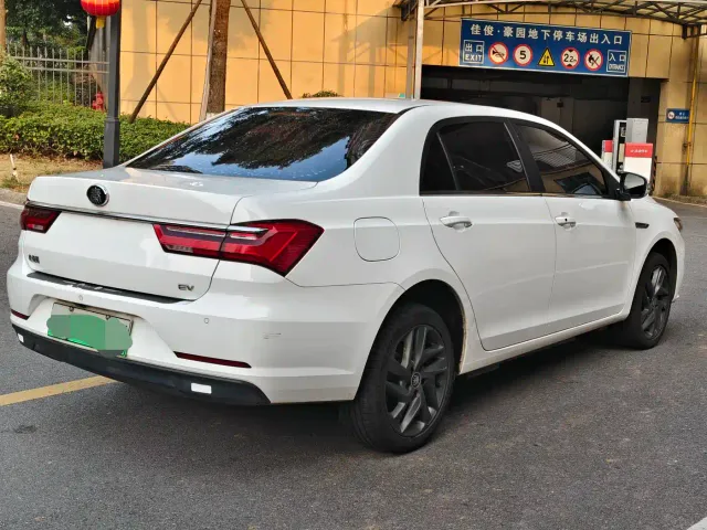 BYD Qin — Фото автомобиля 6