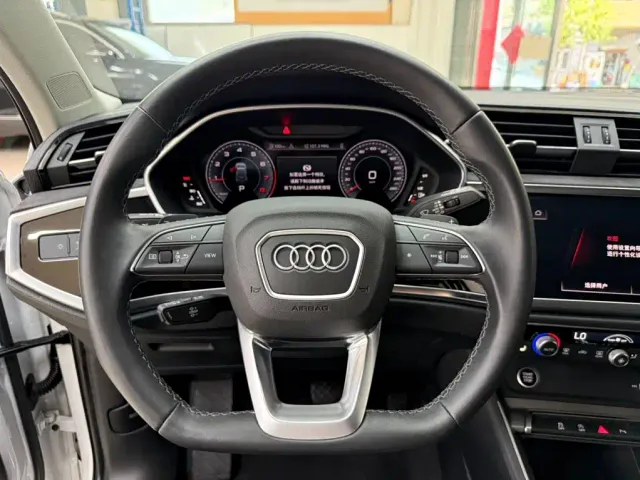 Audi Q3 — Фото автомобиля 11
