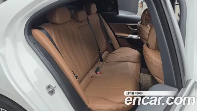 Mercedes-Benz E-Class — Фото автомобиля 12