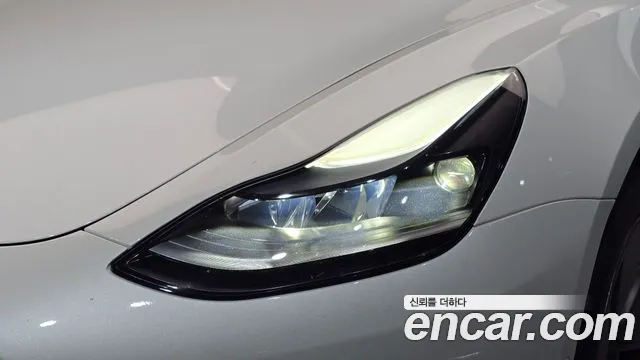 Tesla Model 3 — Фото автомобиля 22