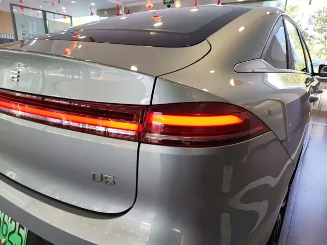 Roewe D6 — Фото автомобиля 7