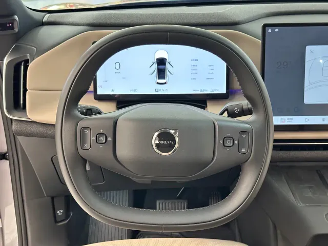 Volvo XC70 Plug-in Hybrid — Фото автомобиля 16