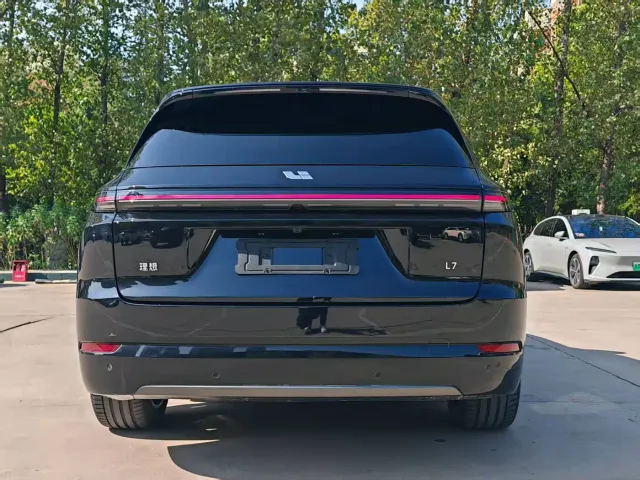 Li Auto L7 — Фото автомобиля 8