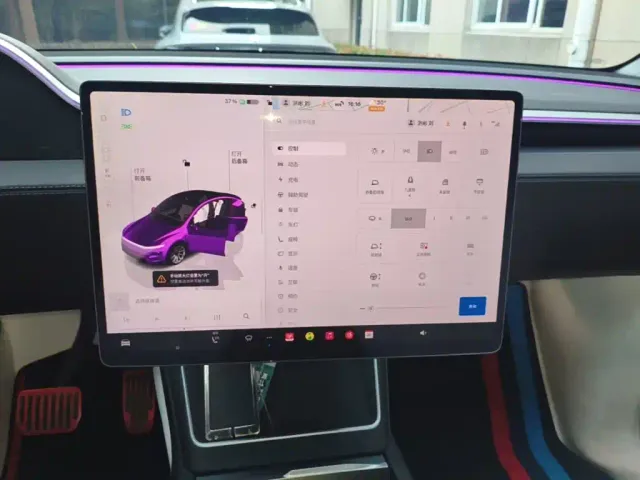 Tesla Model Y — Фото автомобиля 12