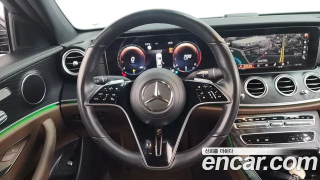 Mercedes-Benz E-Class — Фото автомобиля 13