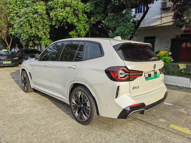 BMW iX3 — Фото автомобиля 9