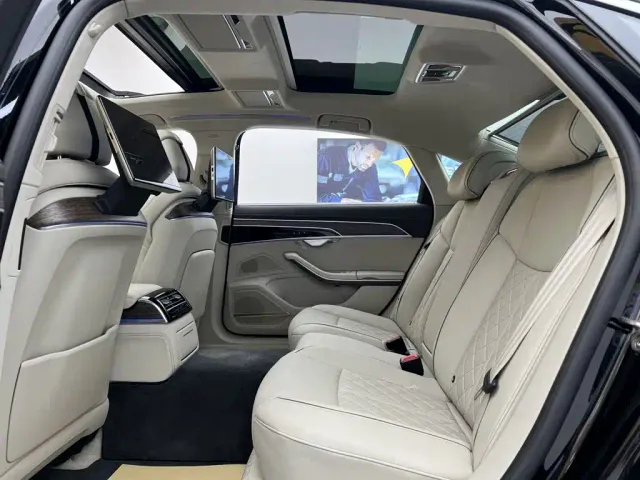 Audi A8 — Фото автомобиля 15