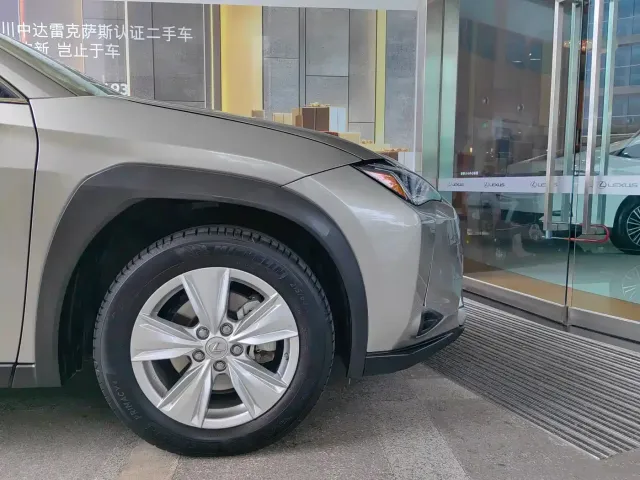 Lexus UX — Фото автомобиля 7