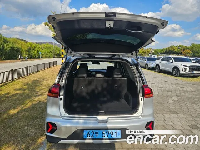 Kia Niro — Фото автомобиля 16