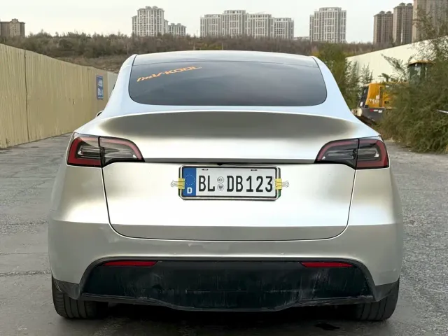 Tesla Model Y — Фото автомобиля 8