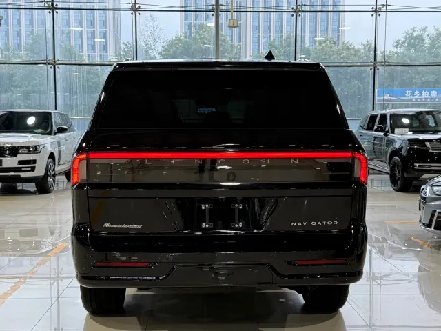 Lincoln Navigator — Фото автомобиля 5