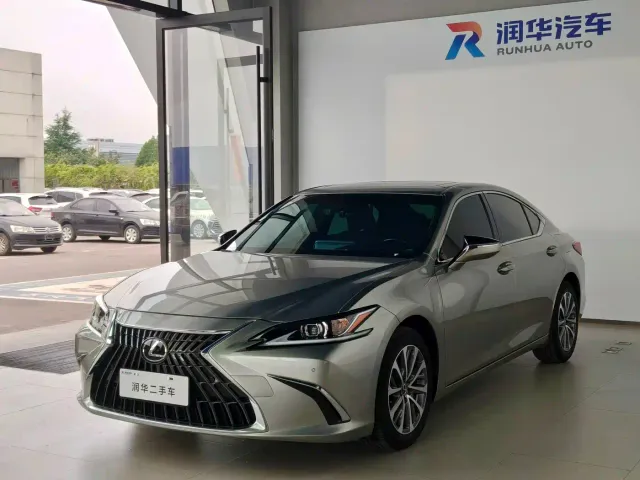 Фотография автомобиля — Lexus ES