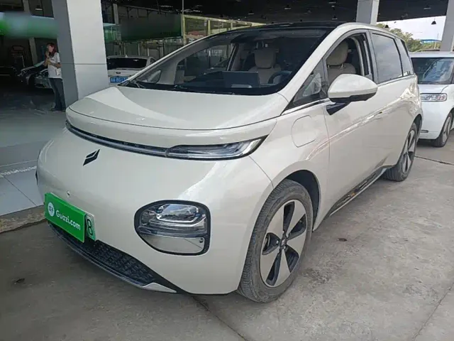 Фотография автомобиля — Baojun Cloud