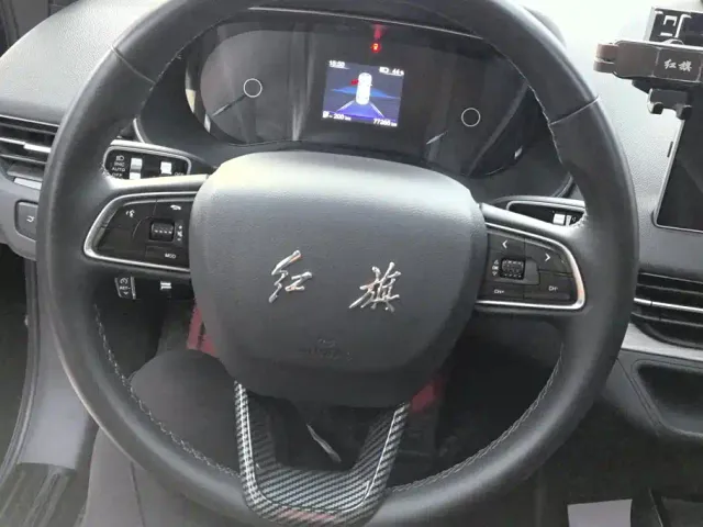 Hongqi E-QM5 — Фото автомобиля 14