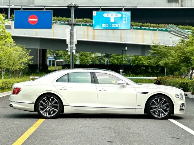 Bentley Flying Spur — Фото автомобиля 5