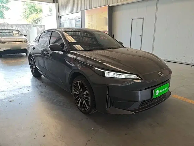 Changan Qiyuan A05 — Фото автомобиля 3