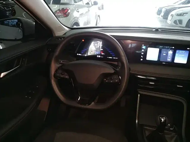 Roewe i5 — Фото автомобиля 10