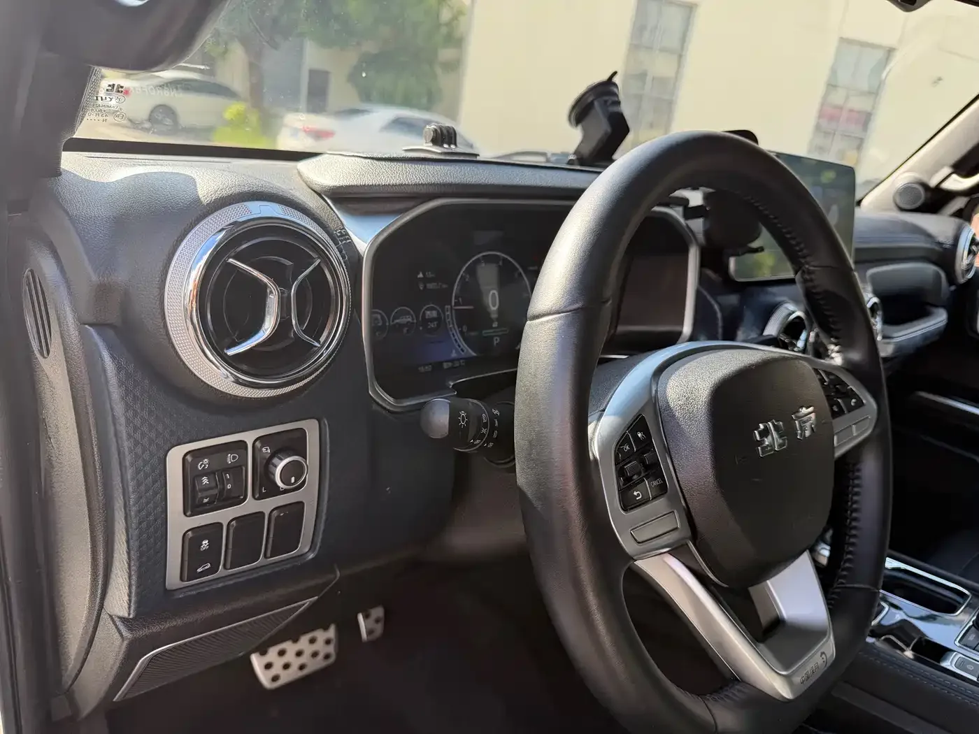 BAIC ORV Beijing Offroad BJ40 2023 2.0T Auto 4WD Urban Hunter Knight Edition — Фото автомобиля 12