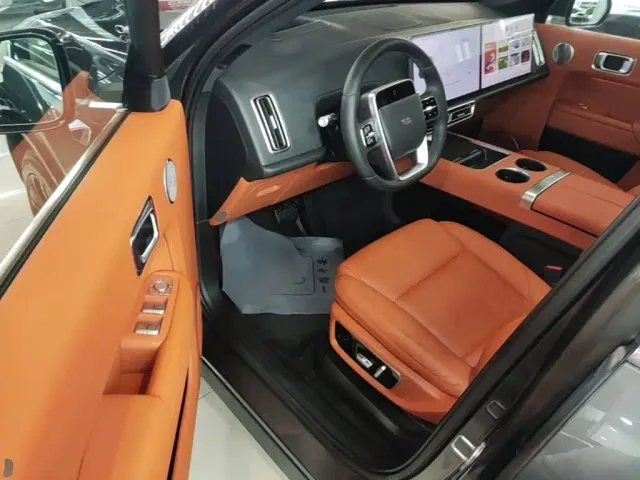 Li Auto L8 — Фото автомобиля 11