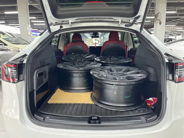Tesla Model Y — Фото автомобиля 6