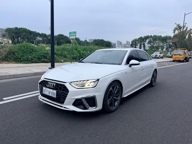 Фотография автомобиля — Audi A4L