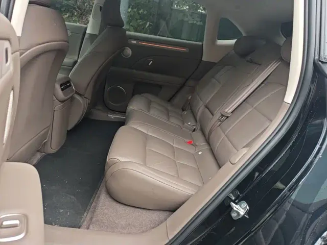 IM Motors LS6 — Фото автомобиля 16