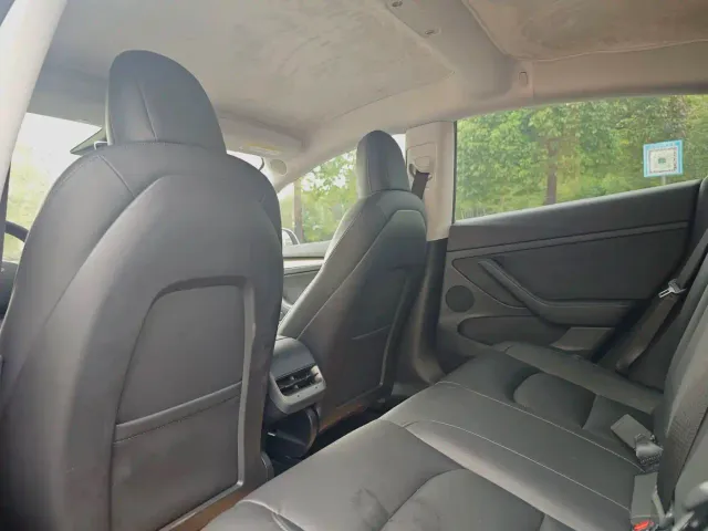 Tesla Model 3 — Фото автомобиля 6