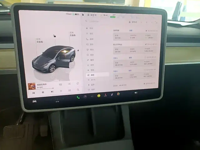 Tesla Model Y — Фото автомобиля 12