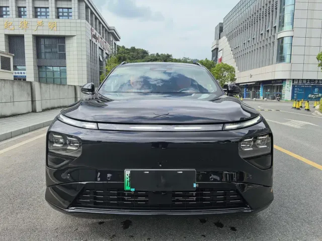 Xpeng G9 — Фото автомобиля 2