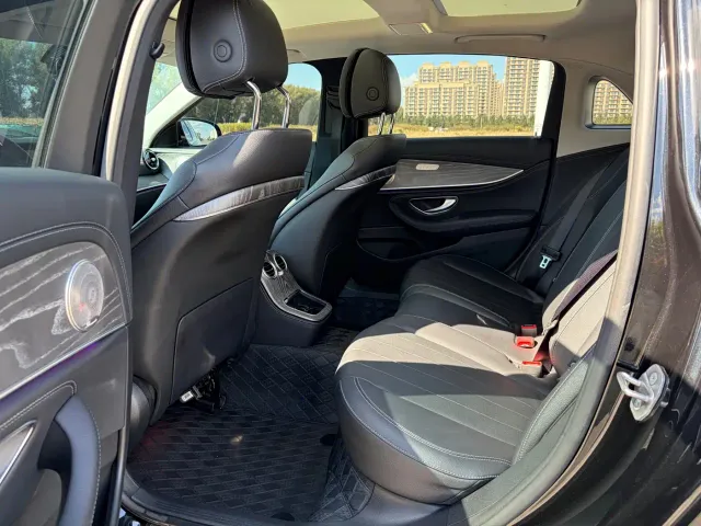 Mercedes-Benz E-Class — Фото автомобиля 8