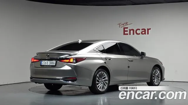 Lexus ES 7th Gen — Фото автомобиля 2