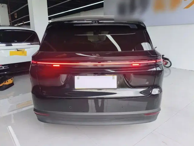 Li Auto i8 — Фото автомобиля 5