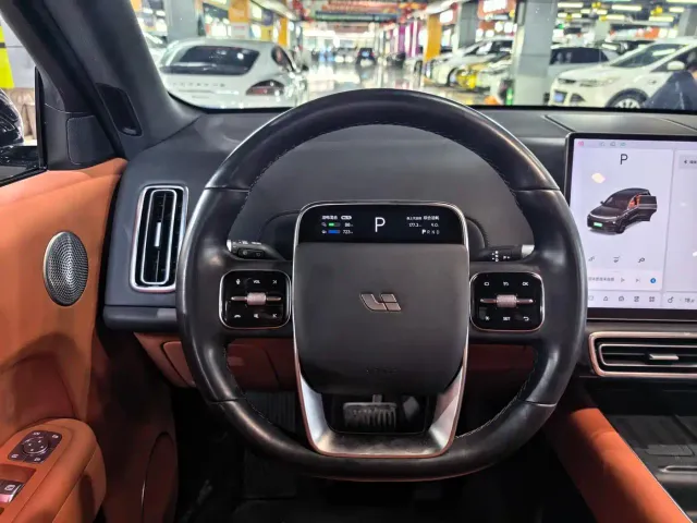 Li Auto L8 — Фото автомобиля 5