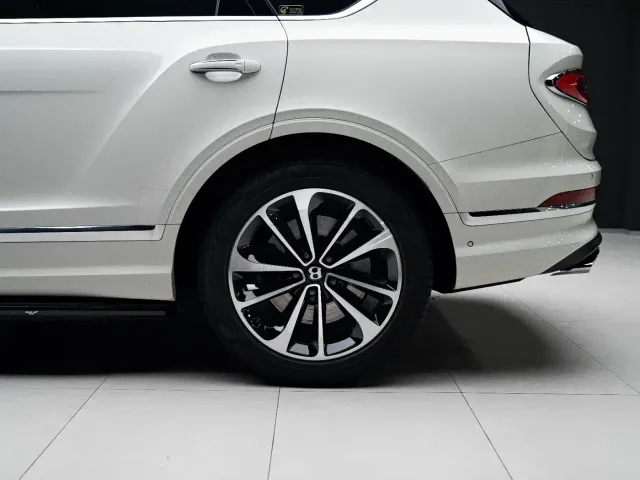 Bentley Bentayga — Фото автомобиля 25