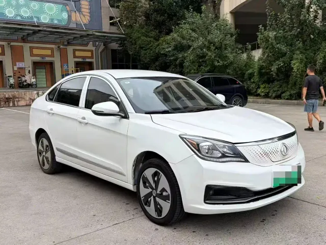 Dongfeng Fengshen E70 — Фото автомобиля 3