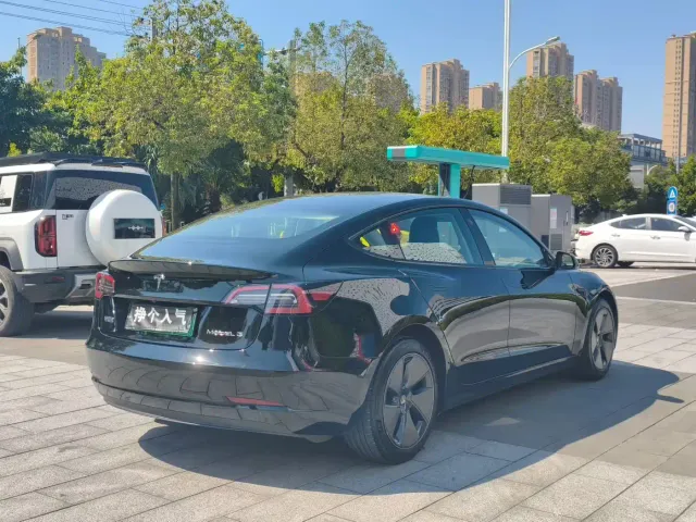 Tesla Model 3 — Фото автомобиля 7
