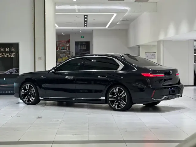 BMW i7 — Фото автомобиля 19