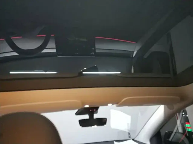 Tesla Model Y — Фото автомобиля 17