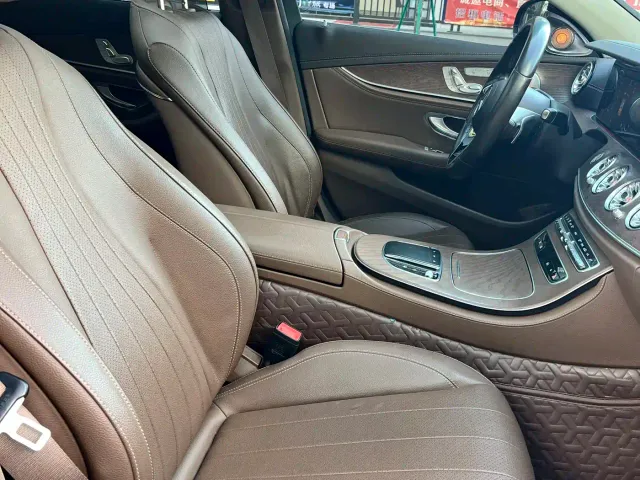 Mercedes-Benz E-Class — Фото автомобиля 11
