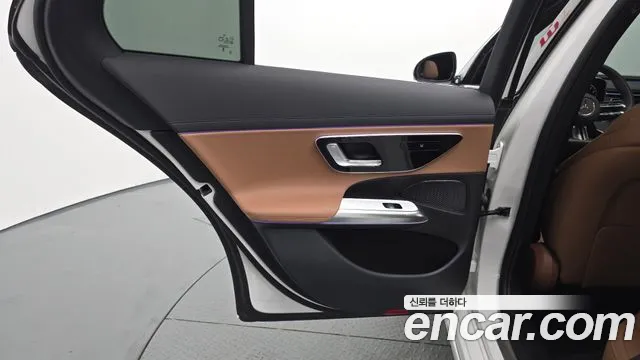 Mercedes-Benz E-Class — Фото автомобиля 23