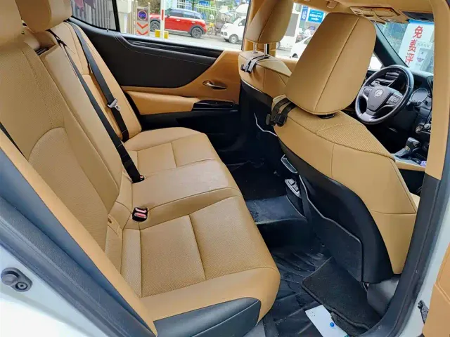 Lexus ES — Фото автомобиля 2
